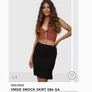 Helt Ny! VERA MODA Smock Skirt. Nypris 299:- - Ny! Vera Moda Smock Skirt  strl M.  Nypris 299