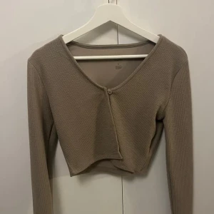 Kofta - Kortare kofta ifrån lager 157 storlek S, 50:-