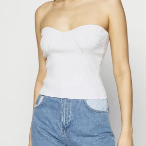 Vit bandeau-topp - Gina Tricot PIA Linne. Aldrig använt.