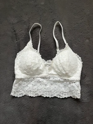 Bralette😍 - Jättefin bralette som tyvärr är lite för liten för mig🫤 köpte utan att prova och märkte att den va för liten när jag kom hem så den är helt ny💓