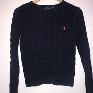 Tröja  - En äkta polo ralph lauren tröja. Strl Xs Inköpt i butik i Halmstad  Använd få gånger  Inga defekter 