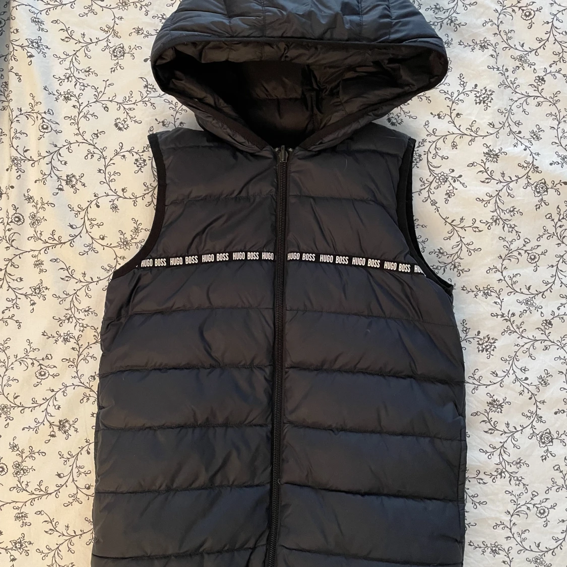 Hugo boss väst  - 90