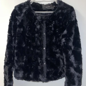 Fuskpälsjacka - Fuskpälsjacka från Vero Moda. Aldrig använd! (+Frakt) 🤗