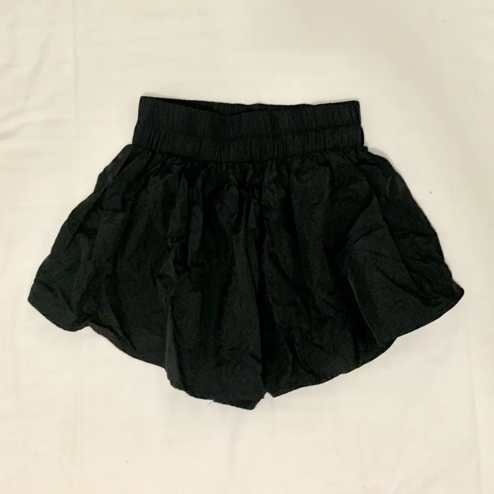 Miniskort (skirt + short) from Cider. Never worn! Stretchy waist and poofy! Size S but can fit XS-M!. Kjolar.