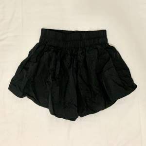 Miniskort (skirt + short) from Cider. Never worn! Stretchy waist and poofy! Size S but can fit XS-M!