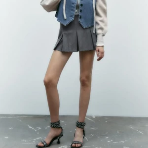Kjol skorts - Grå ZARA shorts-kjol storlek M. Helt ny med tags ordpris 359kr