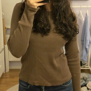 Brandy Melville tröja  - Säljer denna Brandy Melville tröjan som bara är använd ett par gånger🫶🏼pris kan diskuteras 