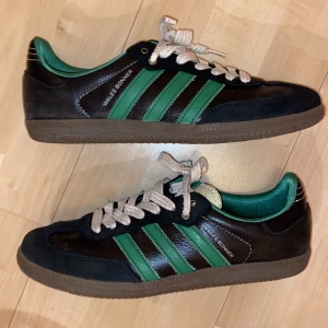 Wales Bonner Samba - 🏂Prissänkning vid snabb affär🏂sällsynta wales bonner samba 💋i secondhand men ändå bra skick 💌  skokartong och gröna snöre följer med💋skriv innan du köper eller vid frågor! 