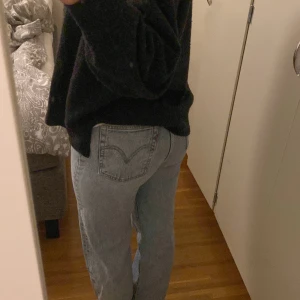 Jeans - Levis jeans i nyskick! Passar någon som bär xs och är lite kortare