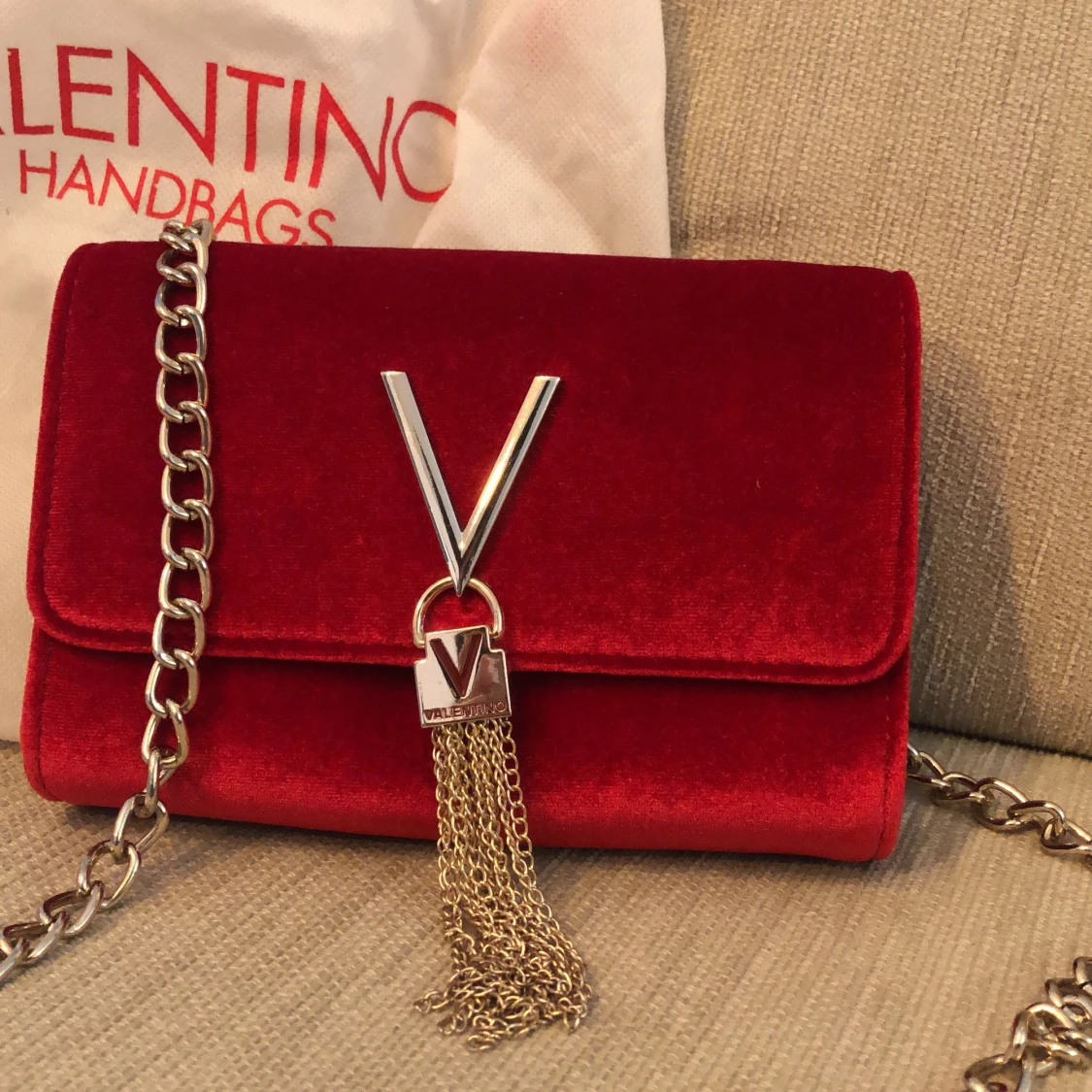 Valentino väska i röd velour  - 90