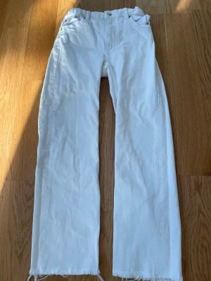 Vita jeans - Vita jeans från lager 157. Fint skick. Exkl frakt