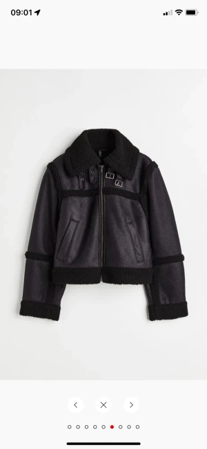 SÖKER - Söker en liknande jacka i storlek S/m. Gärna för ett bra pris! 