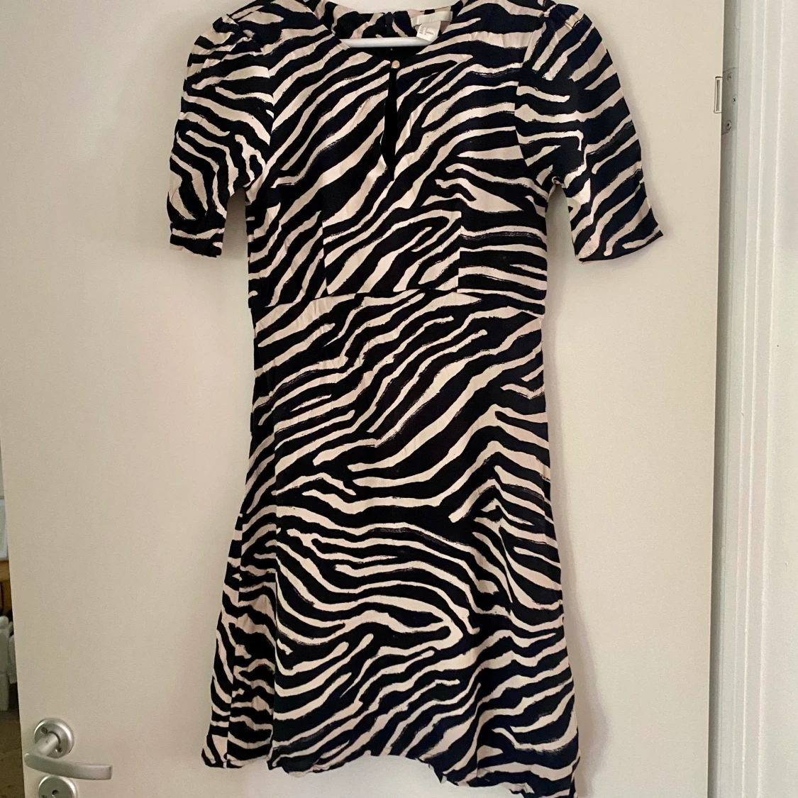 Mönstrad klänning - knappt använd