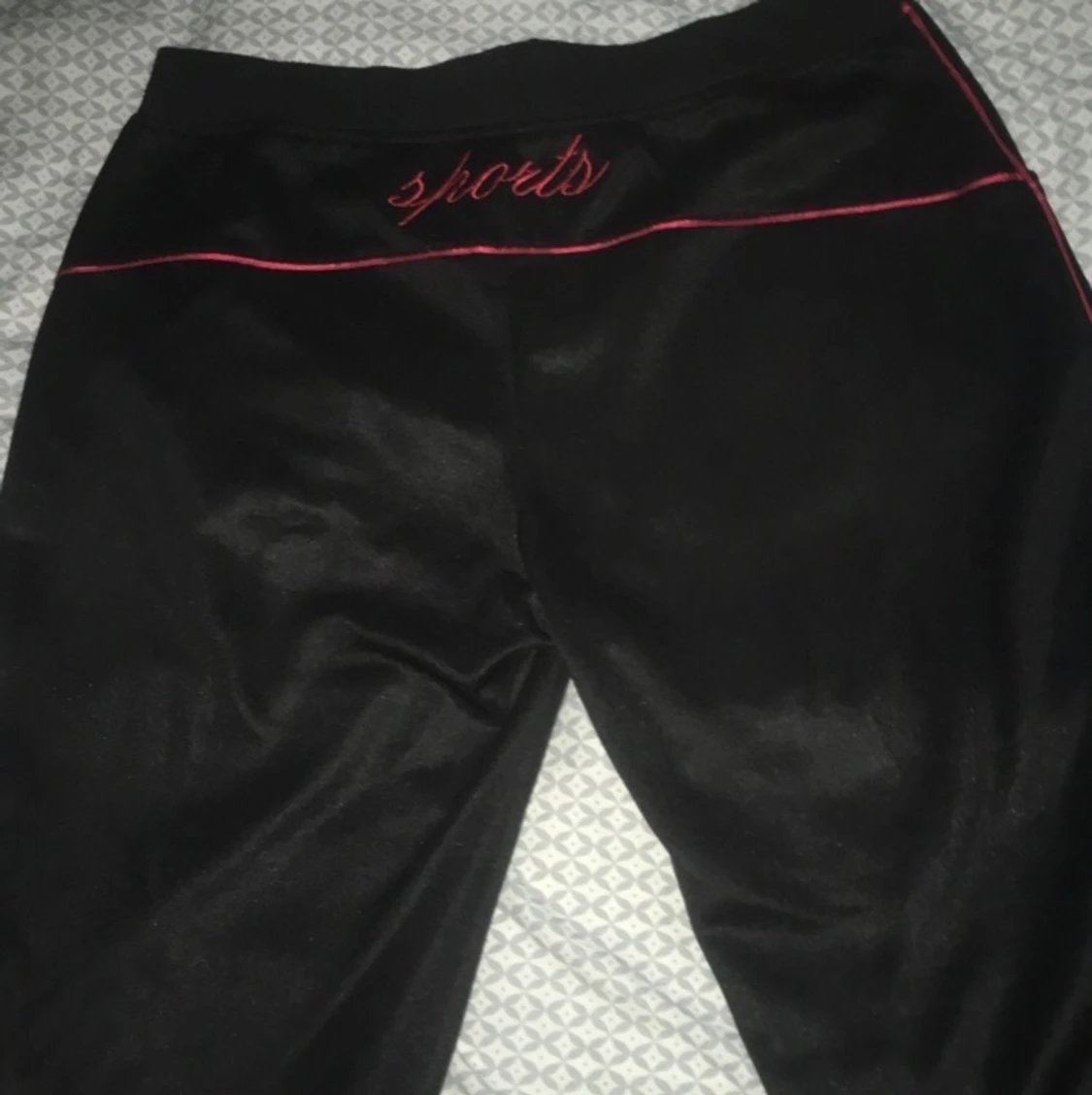 Sportiga mjukisbyxor - 90