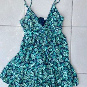 Klänning ifrån Berhska - Riktigt gullig klänning ❤️‍🔥