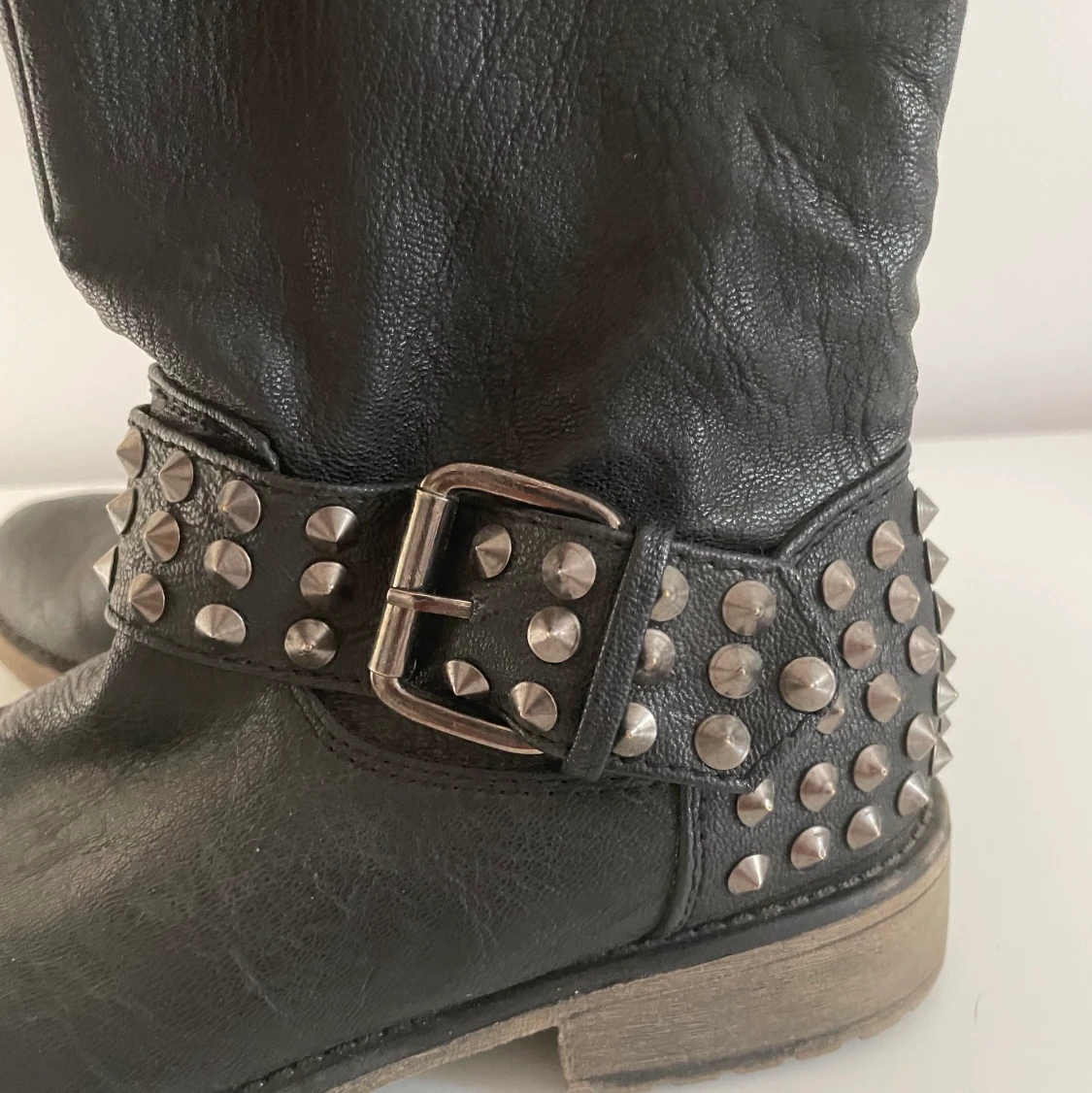 Boots med nitar  - 91