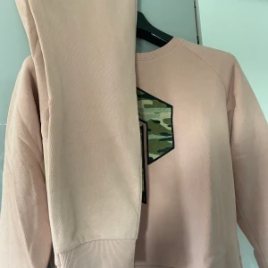 Peak performance set  - Helt oanvänt jätteskönt mjukis det från Peak performance i storlek S, ljusrosa.