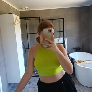 Grön topp - Jättefin grön topp från h&m. Aldrig använd.