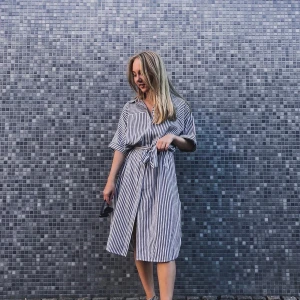 Klänning Nelly - Blå/vit randig klänning från Nelly