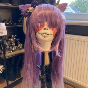 Keqing genshin impact wig - Här är peruken till keqing!  Den är aldrig använd och är med lace och bra kvalitet och heat resistant✌️