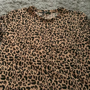 L - Tröjan anvönt flera gånger , inga bilder när den är på bara vänliga bilder 