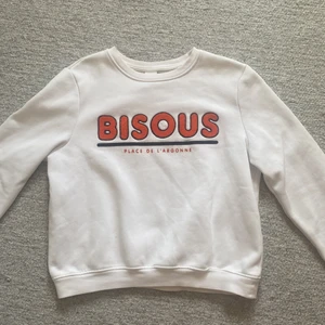 Sweatshirt - Vit sweatshirt från hm. Jättefint skick💖