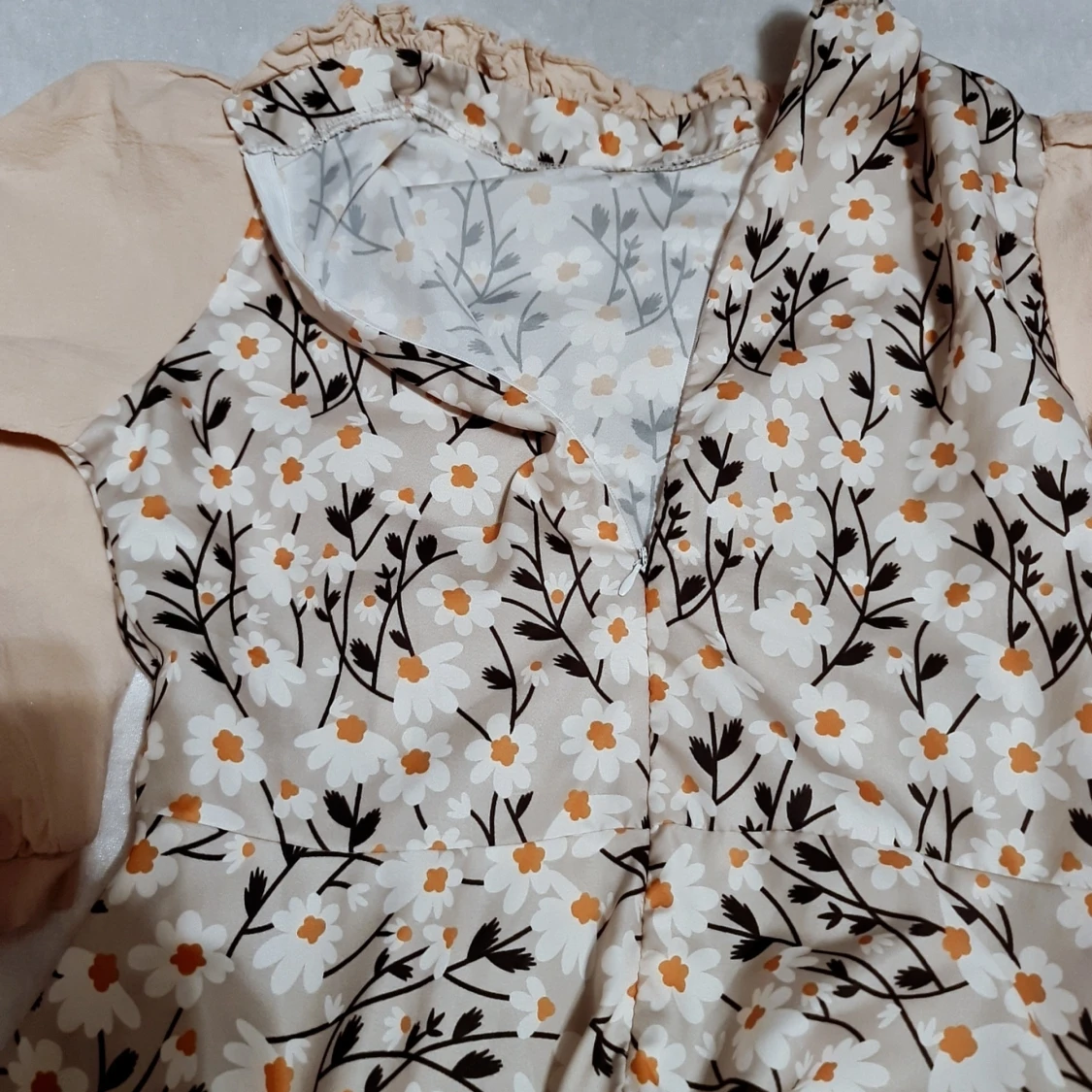 En fin ljusgrå sommarklänning - 91