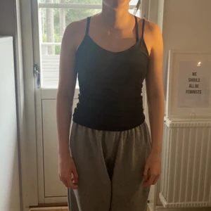 Linne lager 157 - Snyggt och enkelt linne från lager 157. Används inte då det är förliten för mig. Köpt för 99kr. Pris kan diskuteras🤗