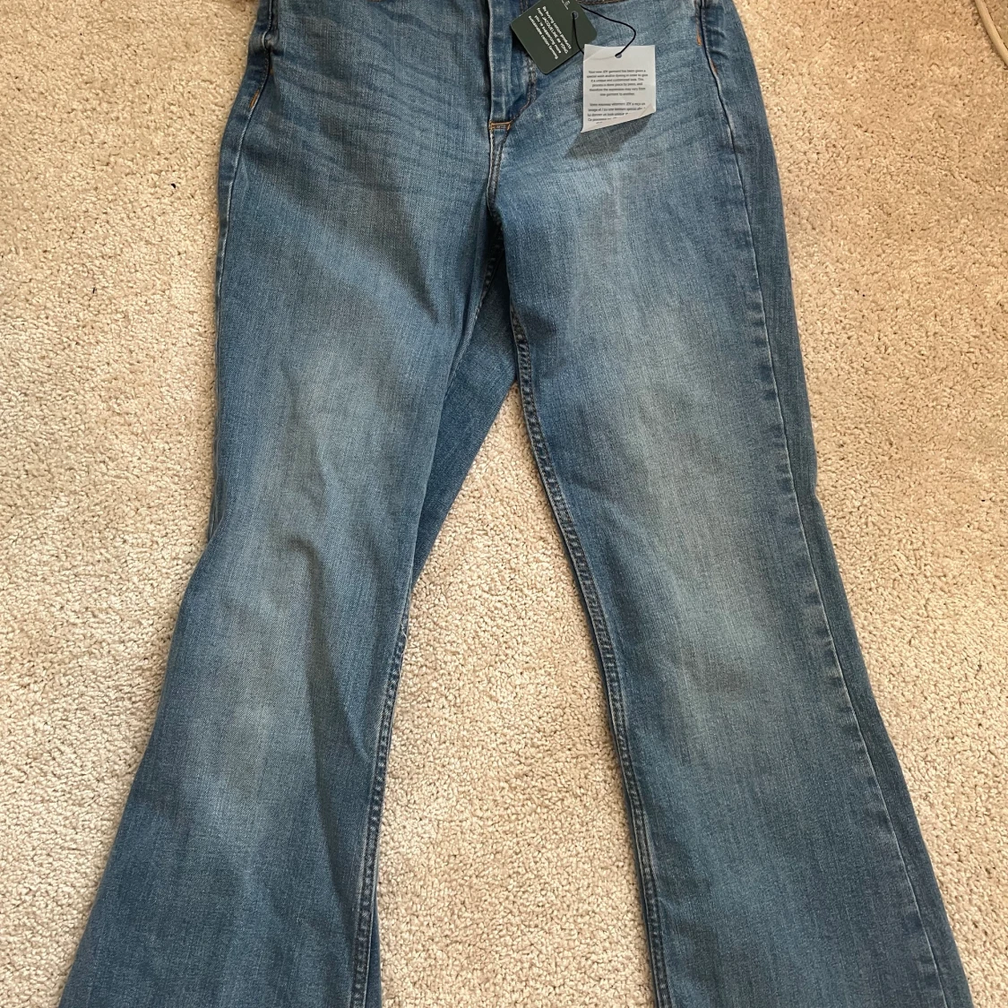 Oanvända bootcut jeans