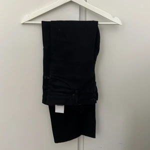 Dsquared jeans - Knappt använda dsq byxor, hel svarta storlek 46! Buda gärna