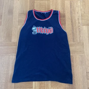 Vintage blind linn - Ett gammalt blind linne som jag köpte på en secondhand för 150kr den hade ingen tag i sig men annars är den i skick. 