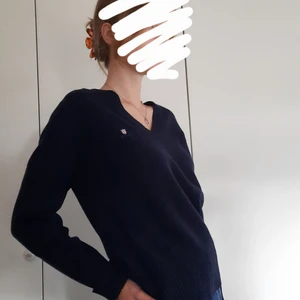Gant tröja  - Stickad Gant tröja i gott skick. Den är en L men passar mig bra som är S.  Material: 100% Ull