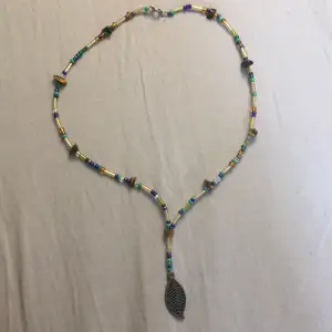 gulligt handgjort halsband med några små pärlor av kristallen tigeröga, frakt 13kr