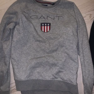 Gant tröja - Storlek 176cm  Skulle säga att det är en M Mycket bra skicka knappt använd Köptes för runt 1000kr