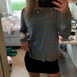 Zara - Säljer denna populära tröja från zara.