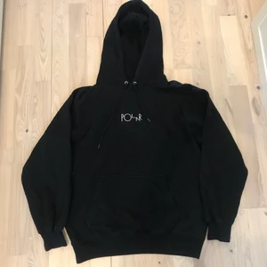 Polar - En fin Polar hoodie i mycket bra skick! Ny pris är runt 1000kr! Inga hål/fläckar eller andra defekter. Storlek=XS. Köparen står för frakt vilket kostar 66kr. Kan skicka fler bilder vid intresse. Säljer billigt pga att den är för liten för mig.