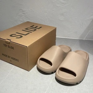 Yeezy Slides Pure  - Äkta yeezy slide pures i strl 42. Helt nya och oanvända 