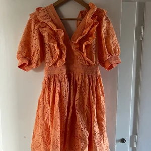Orange festklänning - Denna är perfekt till sommarens alla fester! Otroligt fin färg och väldigt speciell, man får alltid komplimanger i den☺️