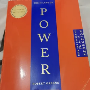 The 48 laws of power - Säljer den kända Robert greene boken i väldigt nyskicka (bara att den är lite rynkig åt vänster neråt sidan på bok covern som ni se i första bilden). Språk: engelska 💙