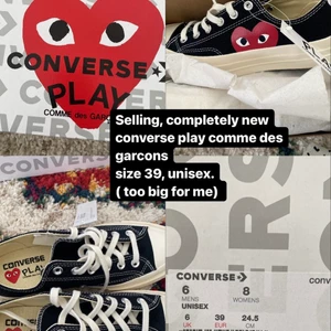 Converse Play Comme des Garcons - Hej tänkte att sälja helt nya convers play comme des garcons, för de är för stora för mig.  Möter upp ( Stockholm) eller frakt. 