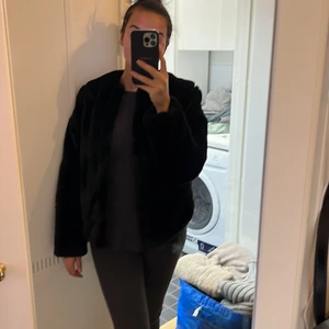 Pälsjacka - Från H&M använd 1 gång