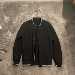 Zara jacka - Knappt använd  Storlek M men passar som S