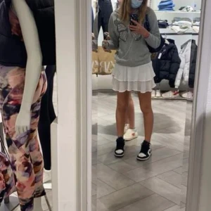  Fjärils Hoodie - Jättefin Hoodie med diamant  fjäril på Älskar! Nästan helt ny endast provad Storlek m hör av dig vid intresse🫶🏽😻