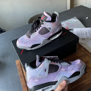 Jordan 4 Zen master - Helt nya Jordan 4 modellen heter Zen master, Storlek 42/ us8,5. Skorna är helt nya