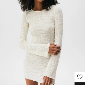 Klänning pull n beat - Jättefin klänning som tyvärr va förliten för mig, den är helt slutsåld. Köparen står för frakt 🤗🤩