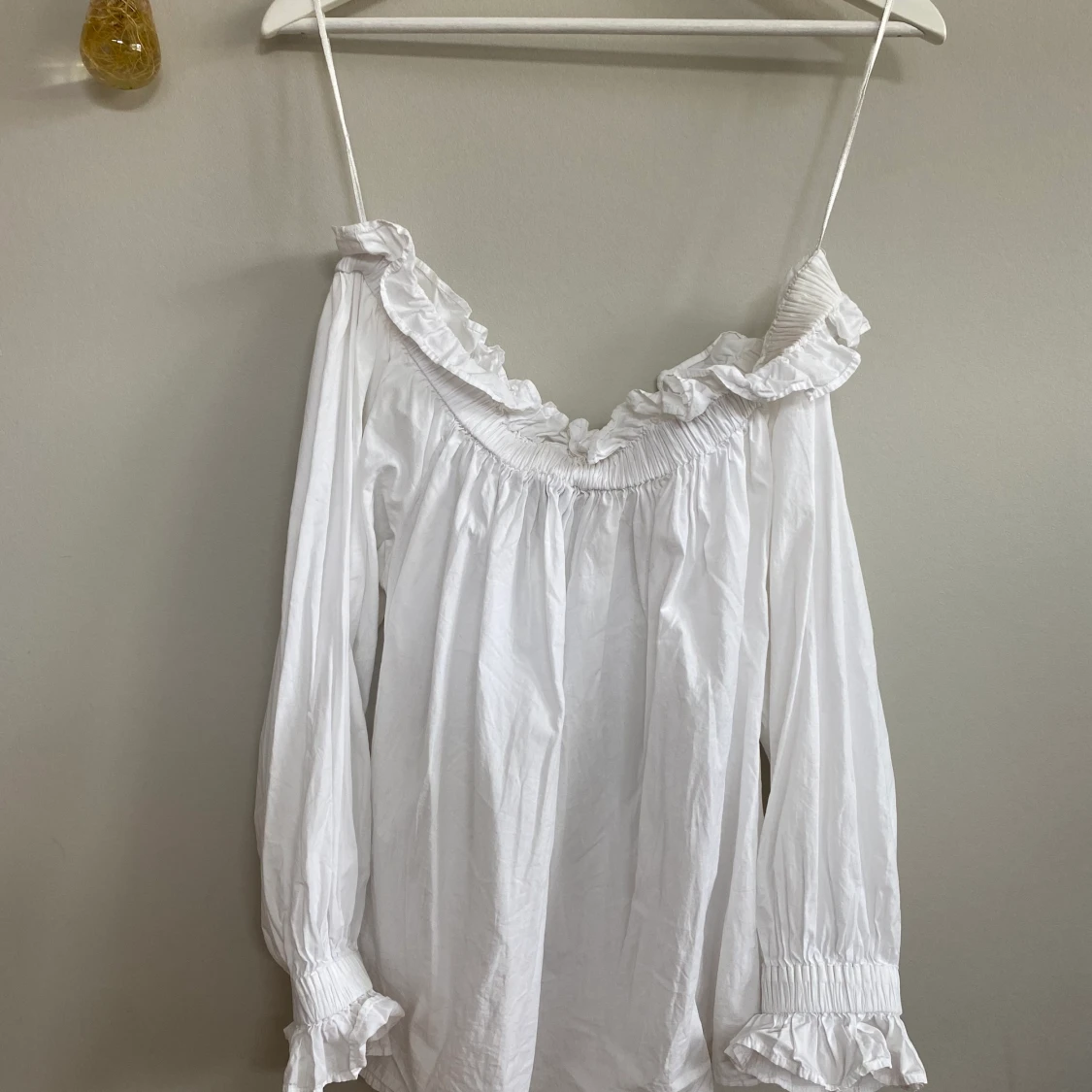 Vit off shoulder blus - 90