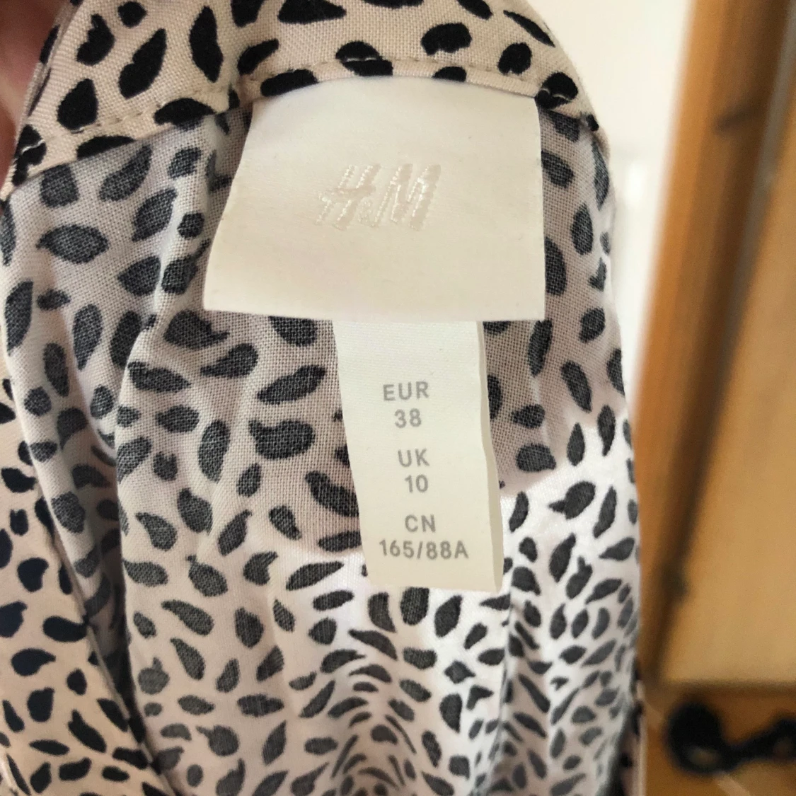 Prickig klänning - 91