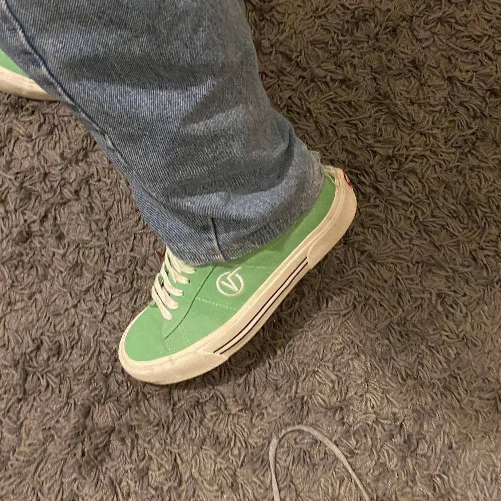 Ett par balla gröna skor från vans i strl 40💚 . Skor.