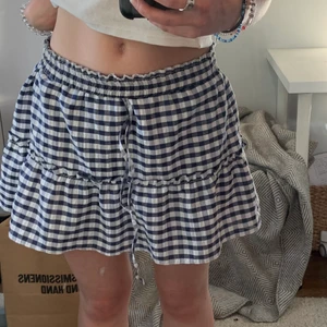 Rutig kjol - Jättefin sommarkjol från asos:) Köparen står för frakt💫