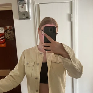 Jeans jacka - Inte använd mer än 1 gång 